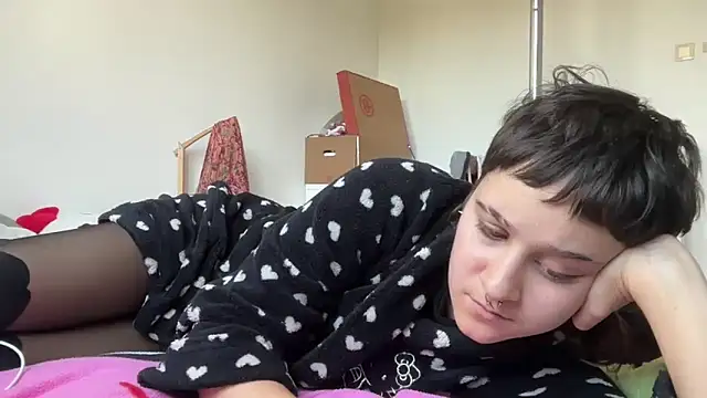 Snapshot of NIQUE_TARAXX chatting on 28, 9, 2025 NIQUE TARAXX online show from 28, 9, 2025