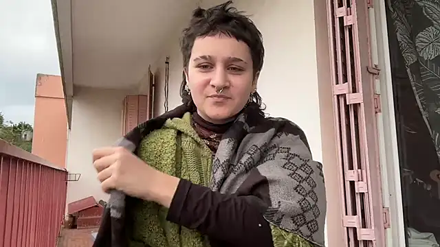 Snapshot of NIQUE_TARAXX chatting on 30, 9, 2025 NIQUE TARAXX online show from 30, 9, 2025