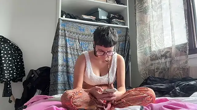 Snapshot of NIQUE_TARAXX chatting on 1, 10, 2025 NIQUE TARAXX online show from 1, 10, 2025