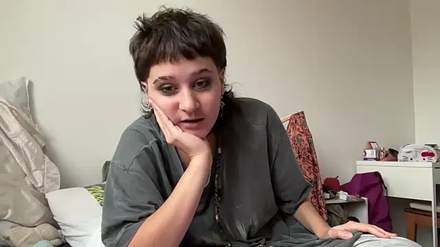 Snapshot of NIQUE_TARAXX chatting on 4, 10, 2025 NIQUE TARAXX online show from 4, 10, 2025