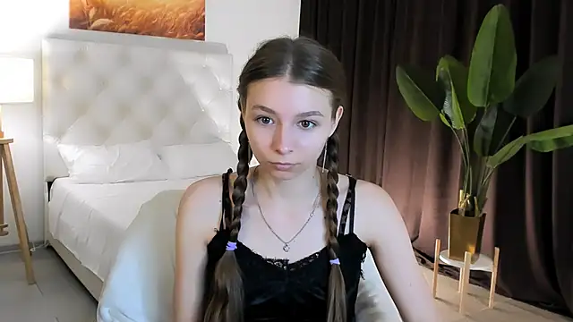 Snapshot of JulieDaniel chatting on 17, 9, 2025 JulieDaniel online show from 17, 9, 2025
