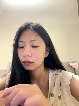 Snapshot of Lil-Gi chatting on 10, 10, 2025 Lil-Gi online show from 10, 10, 2025