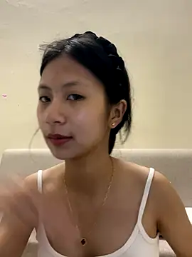 Snapshot of Lil-Gi chatting on 11, 10, 2025 Lil-Gi online show from 11, 10, 2025