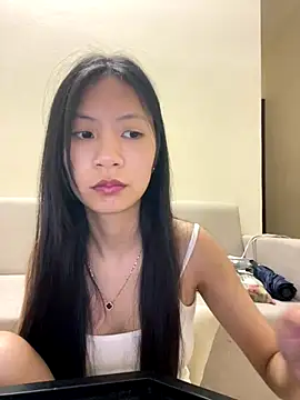 Snapshot of Lil-Gi chatting on 28, 10, 2025 Lil-Gi online show from 28, 10, 2025