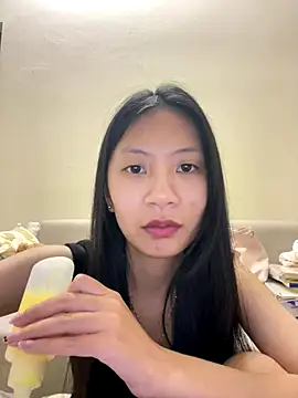 Snapshot of Lil-Gi chatting on 17, 11, 2025 Lil-Gi online show from 17, 11, 2025