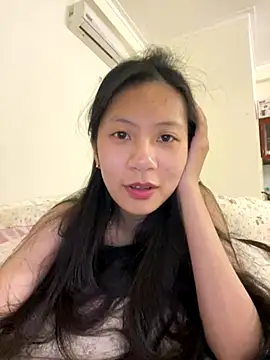 Snapshot of Lil-Gi chatting on 25, 11, 2025 Lil-Gi online show from 25, 11, 2025