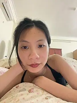 Snapshot of Lil-Gi chatting on 26, 11, 2025 Lil-Gi online show from 26, 11, 2025