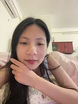 Snapshot of Lil-Gi chatting on 27, 11, 2025 Lil-Gi online show from 27, 11, 2025