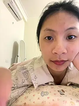 Snapshot of Lil-Gi chatting on 28, 11, 2025 Lil-Gi online show from 28, 11, 2025