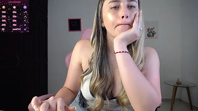 Veronika  Winslow  online show from 18, 9, 2025