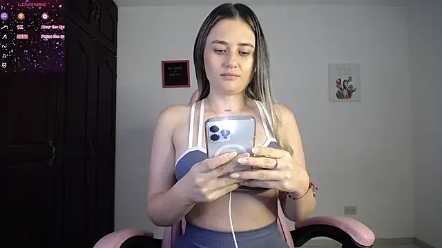 Veronika  Winslow  online show from 24, 9, 2025