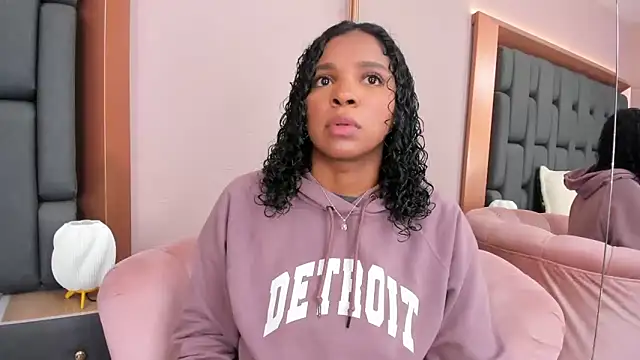 LisaMendez online show from 6, 11, 2025