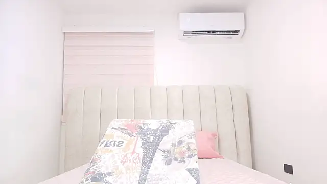 chloe leroy  online show from 24, 11, 2025