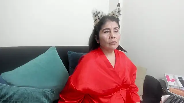 kiraGeiner online show from 10, 11, 2025