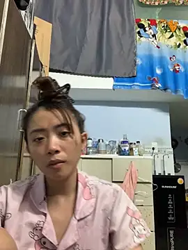 Snapshot of Minee1202 chatting on 24, 4, 2026 Minee1202 online show from 24, 4, 2026