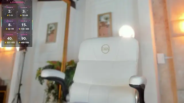 Snapshot of Jazmiinee chatting on 28, 11, 2025 Jazmiinee online show from 28, 11, 2025