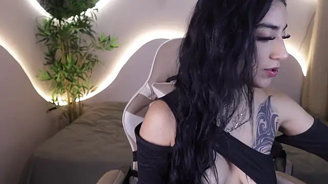 Emma and Issac online show from 26, 11, 2025