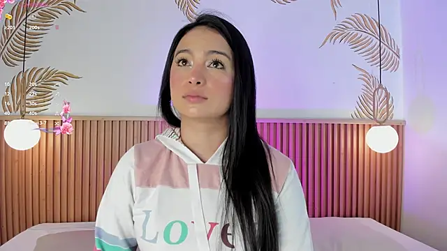 Snapshot of Valleriie_ chatting on 1, 6, 2026 Valleriie online show from 1, 6, 2026