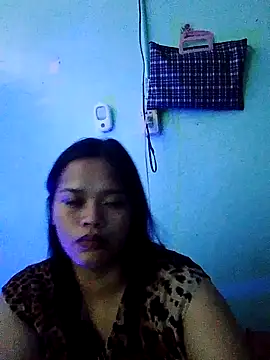 Snapshot of Yummymiciouse_26 chatting on 26, 10, 2025 Yummymiciouse 26 online show from 26, 10, 2025
