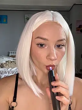 Snapshot of JennaOluretn chatting on 29, 9, 2025 JennaOluretn online show from 29, 9, 2025