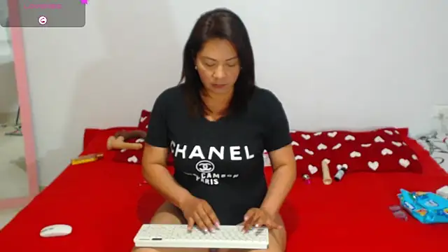 Snapshot of hiilarybrown chatting on 17, 9, 2025 hiilarybrown online show from 17, 9, 2025