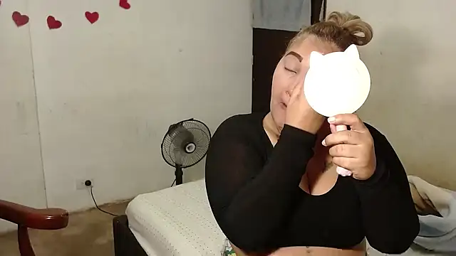 laleska montenegro online show from 2, 4, 2026