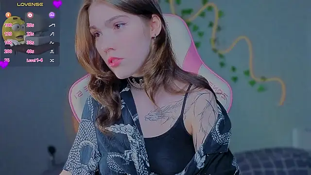 Snapshot of Sophie_SkyAngel chatting on 5, 8, 2026 Sophie SkyAngel online show from 5, 8, 2026