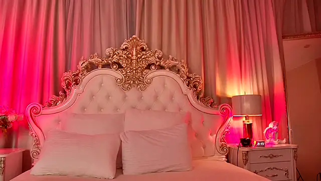 MeganStrain online show from 20, 12, 2025