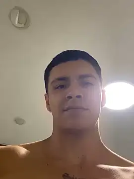 Snapshot of Leo_santoro chatting on 10, 9, 2025 Leo santoro online show from 10, 9, 2025