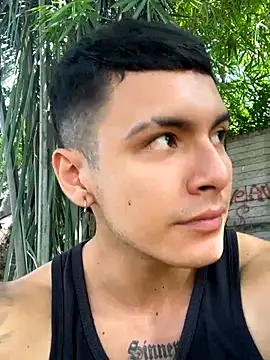 Snapshot of Leo_santoro chatting on 2, 10, 2025 Leo santoro online show from 2, 10, 2025