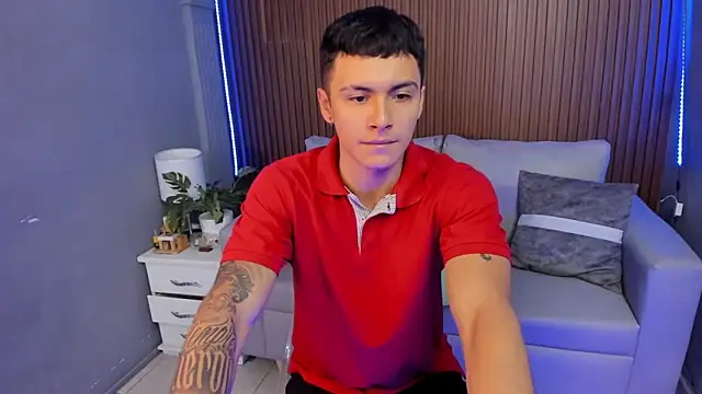 Snapshot of Leo_santoro chatting on 8, 10, 2025 Leo santoro online show from 8, 10, 2025