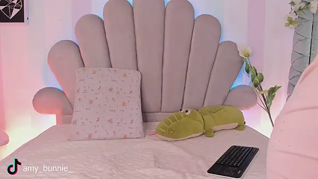 Amy Bunnie 18 online show from 20, 4, 2026