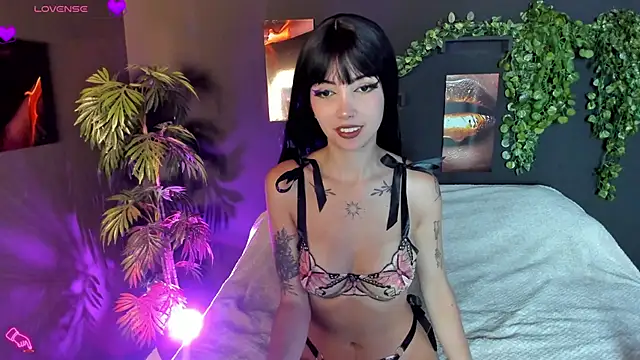 Evelyn Russoo online show from 16, 9, 2025