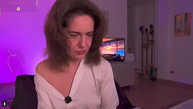 Witch in Silk online show from 8, 11, 2025