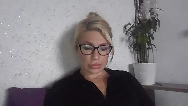 fox red lady7 online show from 18, 10, 2025