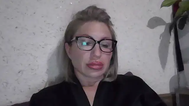 fox red lady7 online show from 15, 4, 2026