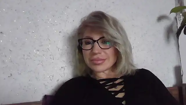 fox red lady7 online show from 17, 4, 2026