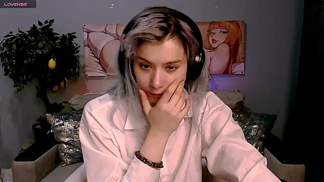 Snapshot of SophieAsh chatting on 11, 10, 2025 SophieAsh online show from 11, 10, 2025