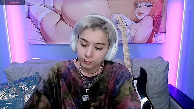 Snapshot of SophieAsh chatting on 18, 11, 2025 SophieAsh online show from 18, 11, 2025