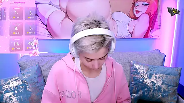 Snapshot of SophieAsh chatting on 20, 11, 2025 SophieAsh online show from 20, 11, 2025