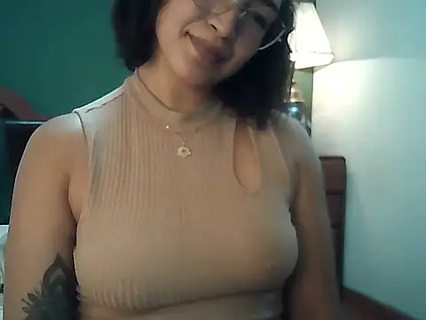 Snapshot of FallsForHerSmile chatting on 13, 5, 2026 FallsForHerSmile online show from 13, 5, 2026