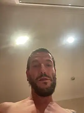 Snapshot of Guillermoperujo chatting on 13, 10, 2025 Guillermoperujo online show from 13, 10, 2025