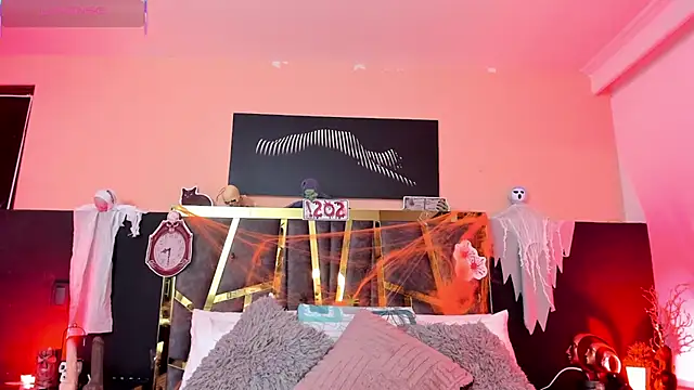 Snapshot of ScarletTorres chatting on 1, 11, 2025 ScarletTorres online show from 1, 11, 2025