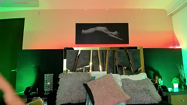 Snapshot of ScarletTorres chatting on 15, 11, 2025 ScarletTorres online show from 15, 11, 2025