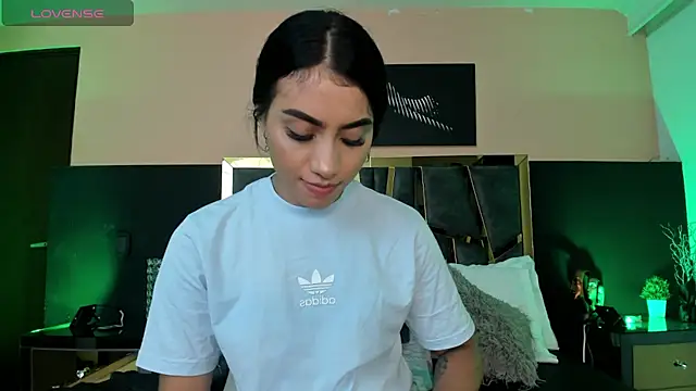 Snapshot of ScarletTorres chatting on 16, 11, 2025 ScarletTorres online show from 16, 11, 2025