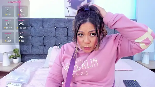 isabella horney  online show from 21, 11, 2025