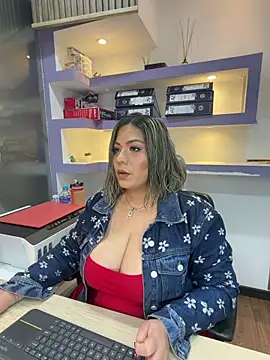 Snapshot of isabella_horney_ chatting on 19, 5, 2026 isabella horney online show from 19, 5, 2026