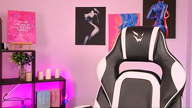 Charlotte Colinss online show from 6, 11, 2025