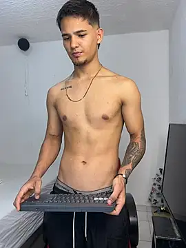 Alex mojica online show from 7, 2, 2026