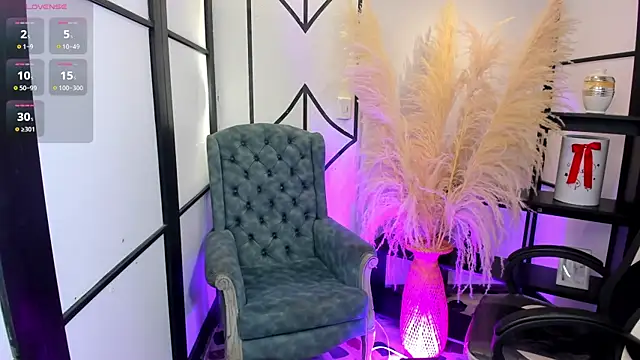 NahomiRichards  online show from 25, 2, 2026